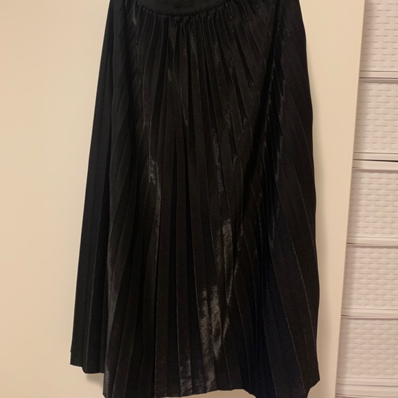 Black Stretchy Flared Womens Skirt - Picture 3 of 3